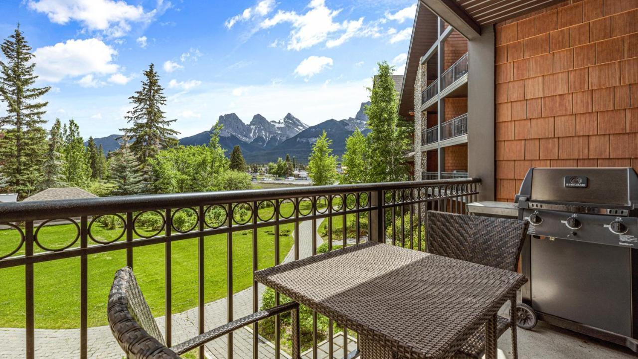 Outstanding Mountain Condo *Waterslide* Hottub* Hosted By Fenwick Vacation Rentals Canmore Esterno foto