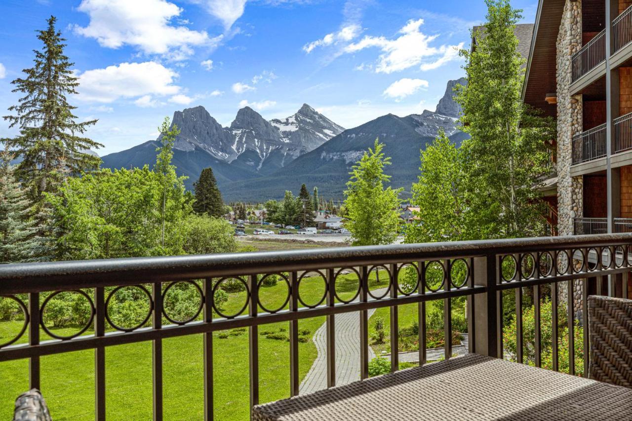 Outstanding Mountain Condo *Waterslide* Hottub* Hosted By Fenwick Vacation Rentals Canmore Esterno foto