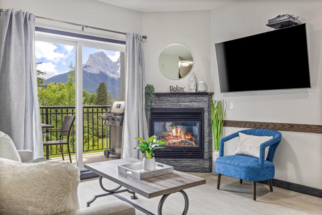 Outstanding Mountain Condo *Waterslide* Hottub* Hosted By Fenwick Vacation Rentals Canmore Esterno foto