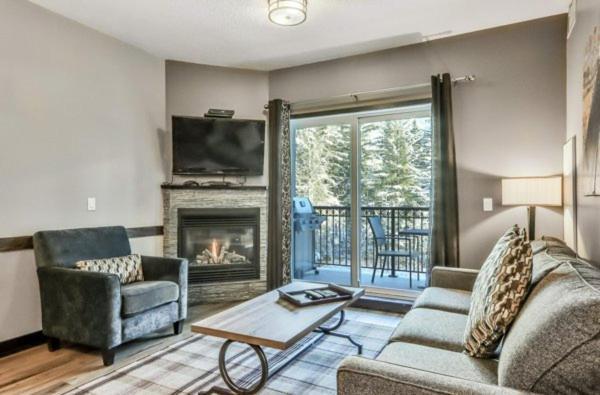 Outstanding Mountain Condo *Waterslide* Hottub* Hosted By Fenwick Vacation Rentals Canmore Esterno foto