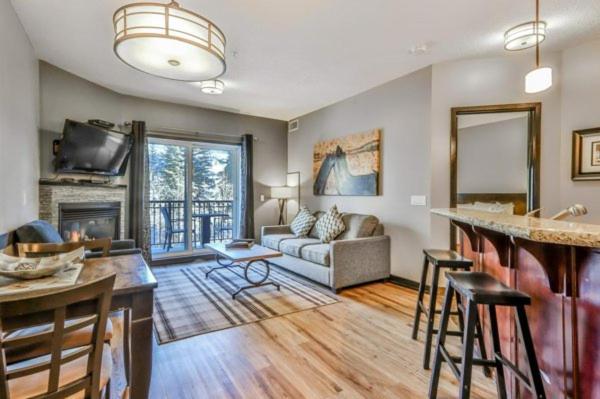 Outstanding Mountain Condo *Waterslide* Hottub* Hosted By Fenwick Vacation Rentals Canmore Esterno foto