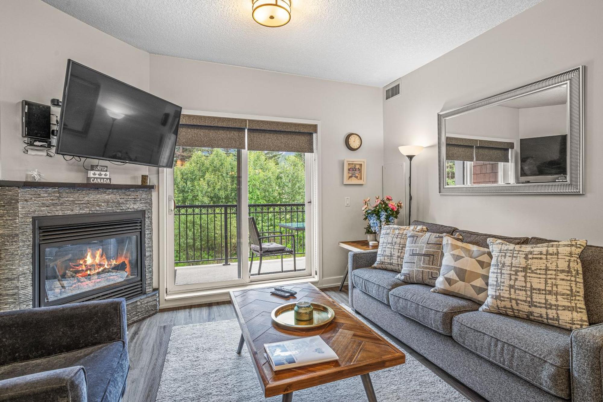 Outstanding Mountain Condo Waterslide And Hot Tub Managed By Little Sister Getaways Canmore Esterno foto