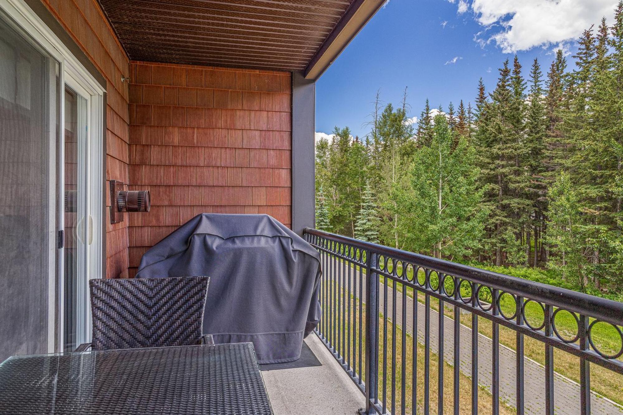 Outstanding Mountain Condo *Waterslide* Hottub* Hosted By Fenwick Vacation Rentals Canmore Esterno foto