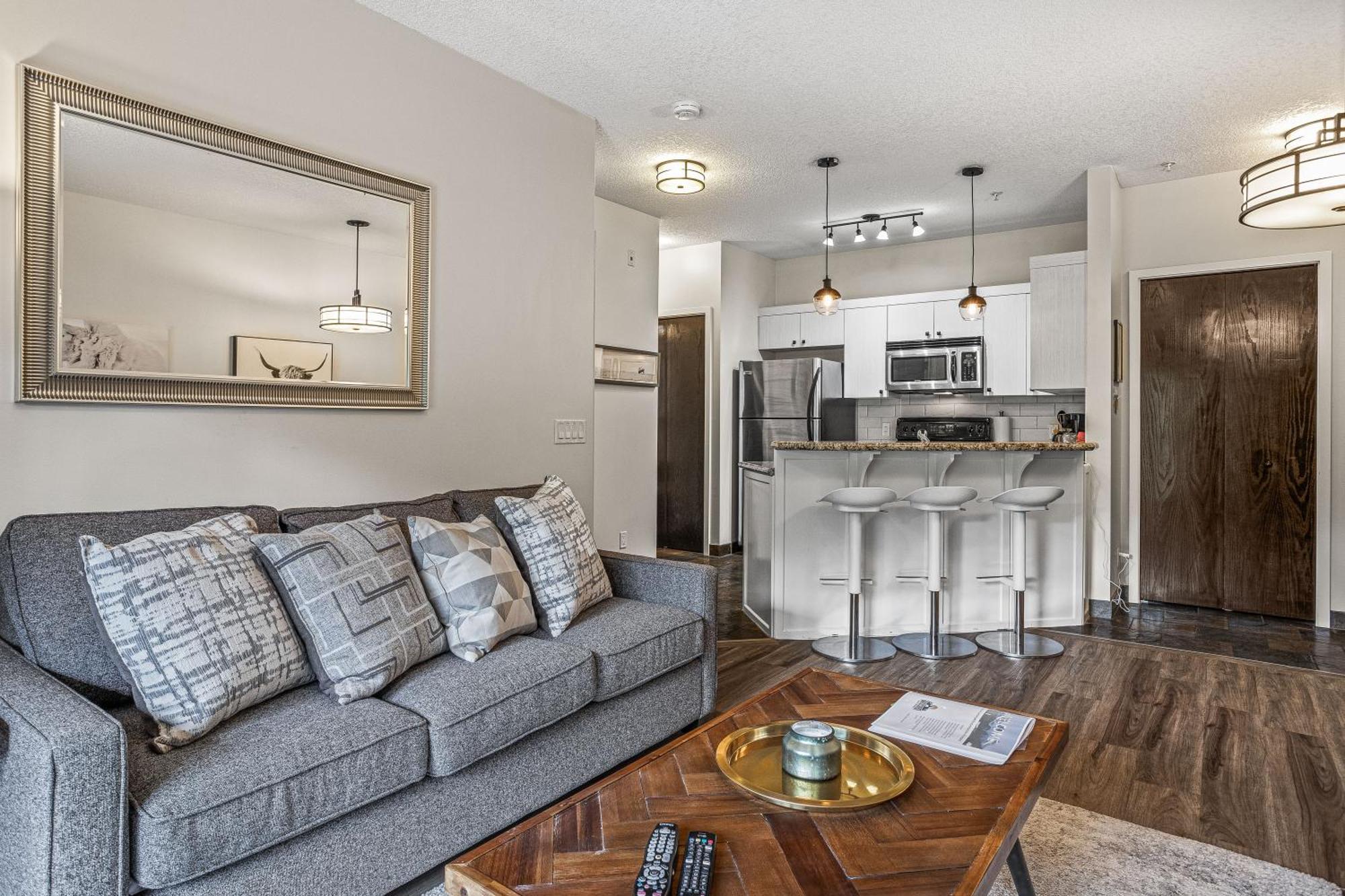 Outstanding Mountain Condo Waterslide And Hot Tub Managed By Little Sister Getaways Canmore Esterno foto