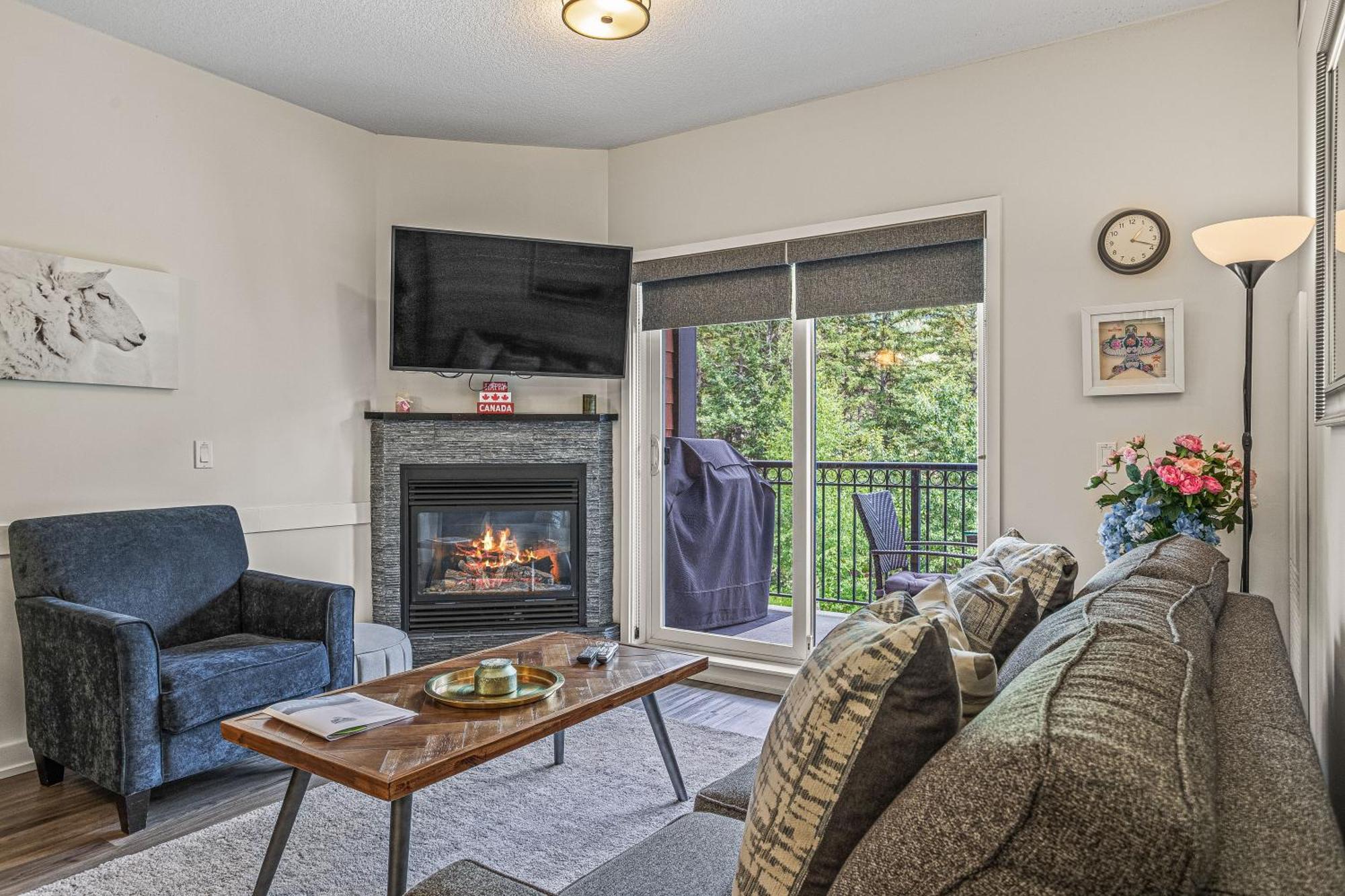 Outstanding Mountain Condo Waterslide And Hot Tub Managed By Little Sister Getaways Canmore Esterno foto