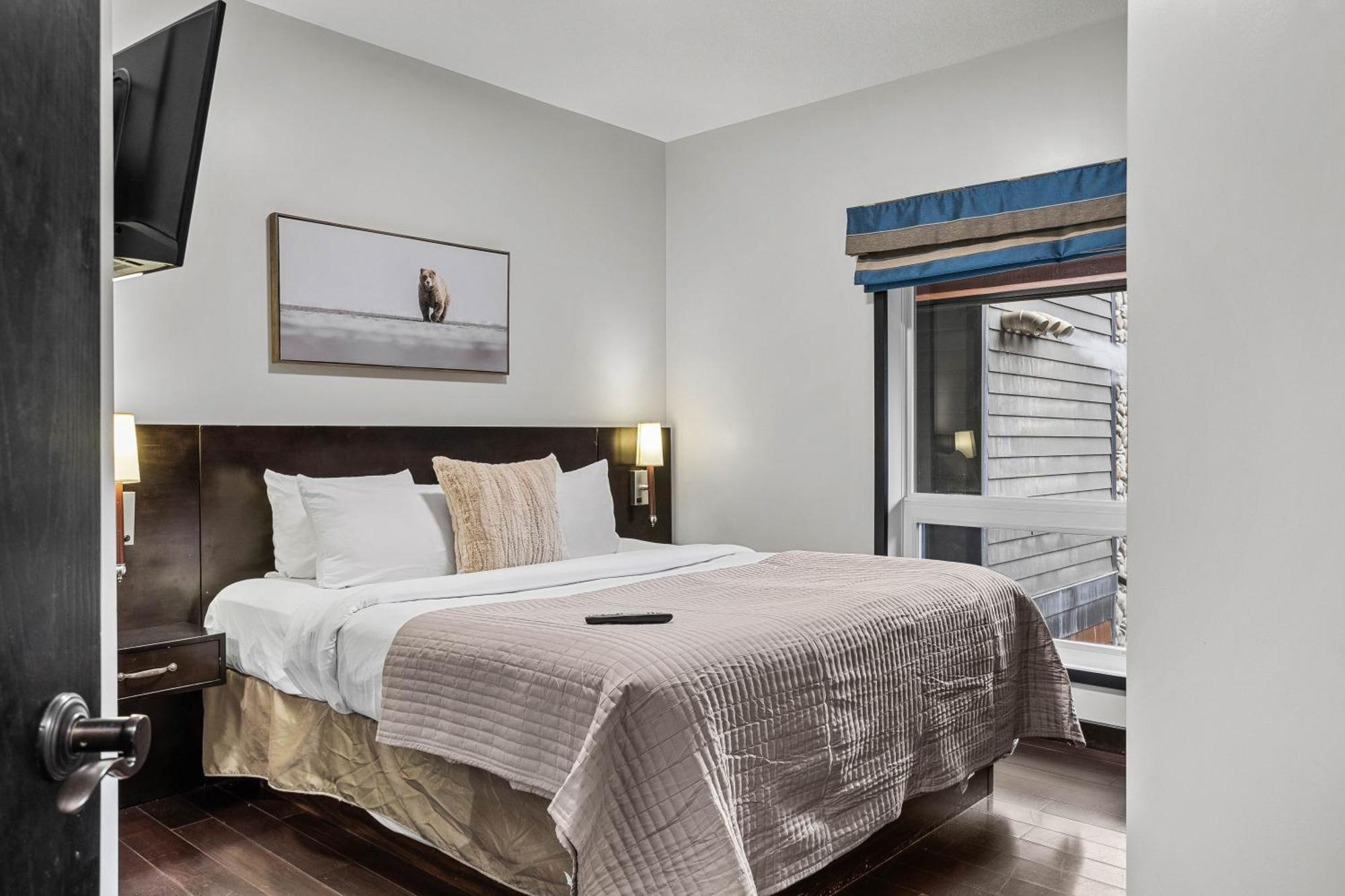 Outstanding Mountain Condo Waterslide And Hot Tub Managed By Little Sister Getaways Canmore Esterno foto