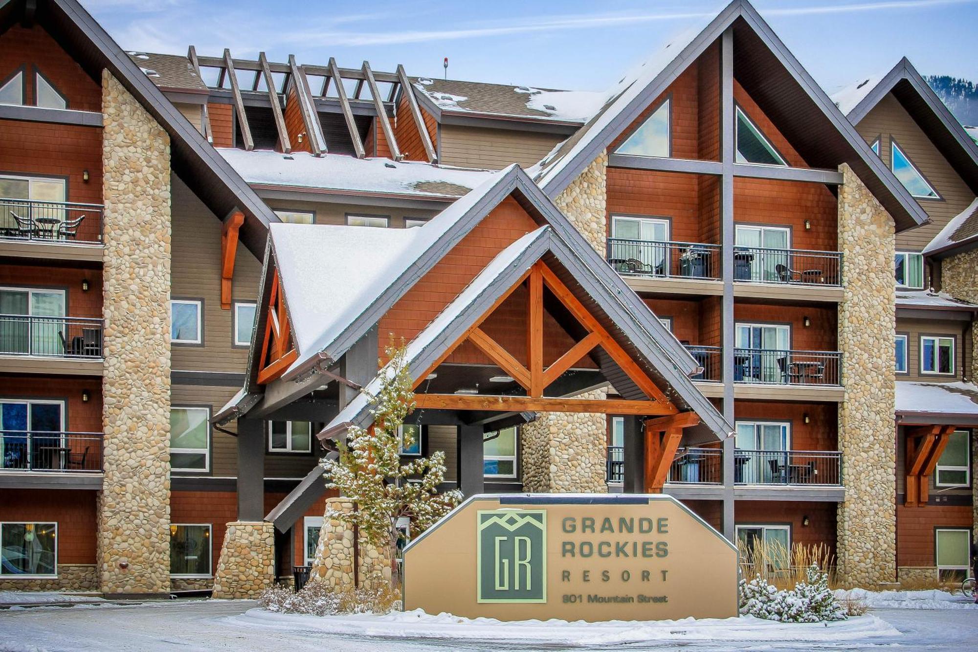 Outstanding Mountain Condo Waterslide And Hot Tub Managed By Little Sister Getaways Canmore Esterno foto